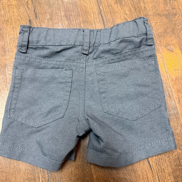 Cat & Jack Charcoal Grey Shorts 12 months perfect condition - Picture 3 of 5